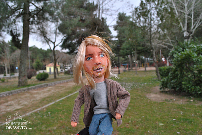 muñeco personalizado del músico grunge de Kurt Cobain de la banda Nirvana