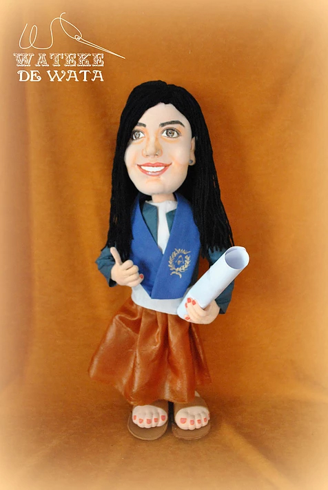 muñecas personalizadas con tu cara, de trapo hechas a mano para regalar en graduación chica