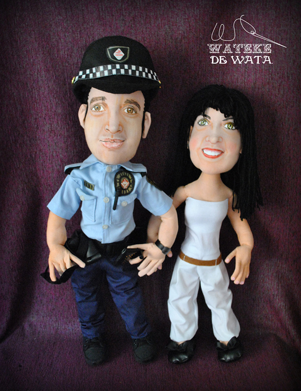 figuras de trapo artesanales de policía con su mujer