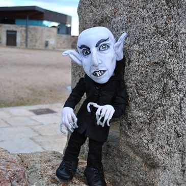 figura artística de Nosferatu, art doll