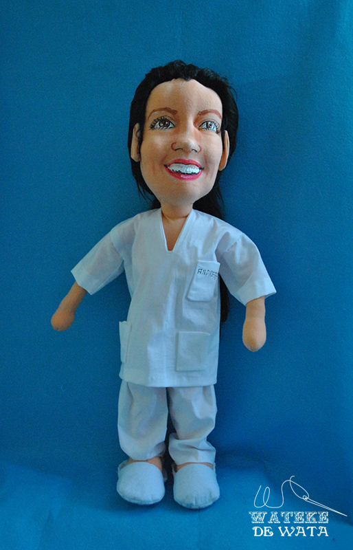 muñeca de enfermera con tu cara
