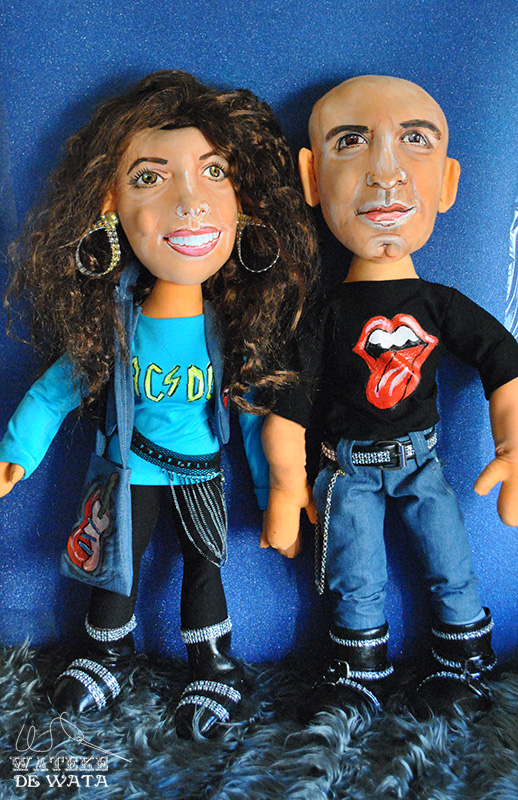 pareja de muñecos personalizados hechos a mano de personas rockeras